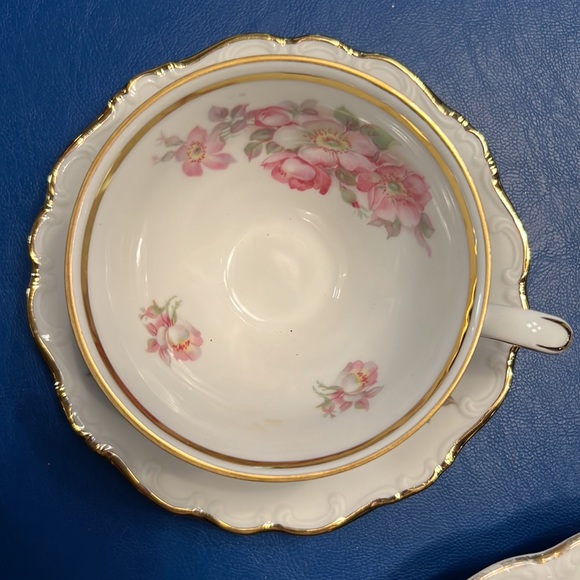 Schumann Arzburg Germany Briar Rose with Gold Trim 4 Place Settings - Picture 8 of 10